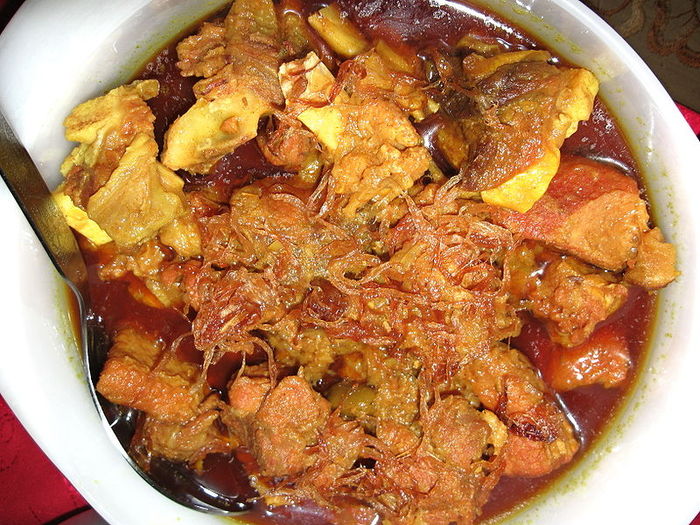 800px-Beef_Curry_in_Bangladesh - Mancare japoneza