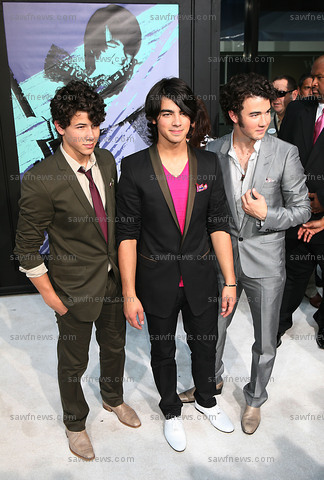 JonasBrotherCampRockPremier - MILEY CYRUS SELENA GOMEZ DEMI LOVATO SI JONAS BROTHERS