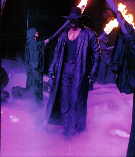 undertaker_smoky_entrance