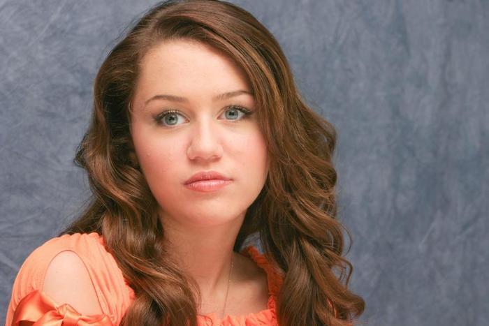 ZBDJXBRCZTQTYAMJEGI - Vedete Americane