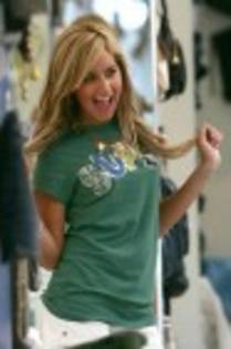 ai301870n1011184_140_140 - Ashley Tisdale