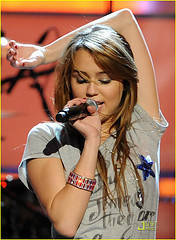 IHYYDTOBNYRBJYRUJAA - Miley Cyrus la concerte