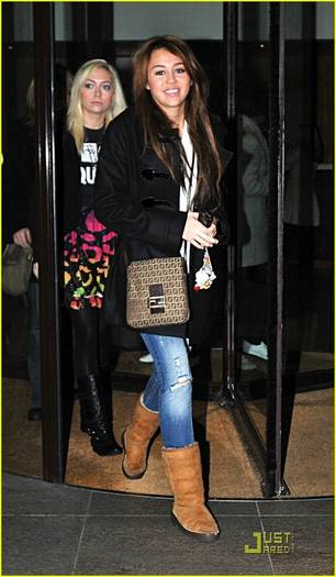 mileycyruslondonstudio0ng7 - miley Cyrus