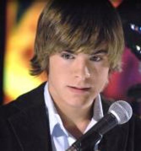 ACHQXZHOHLREKIRENLX - zac efron-troy