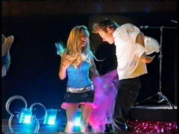 High_School_Musical_2_1221226503_2007 - HSM 2