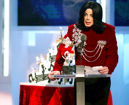 TMYYTWQRILXAWPSPTEE - Poze Michael Jackson imbracat in uniforme