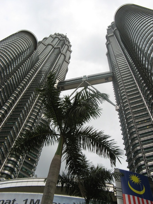 Petronas Twin Tower - baza - 2_2 - Kuala Lumpur - Malaysia dec 2009