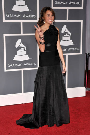 miley-cyrus - miley in rochie