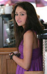 PAONDKFTPMKEHVJTUKS - MILEY AT COFEE BEAN 5 MARCH 2008