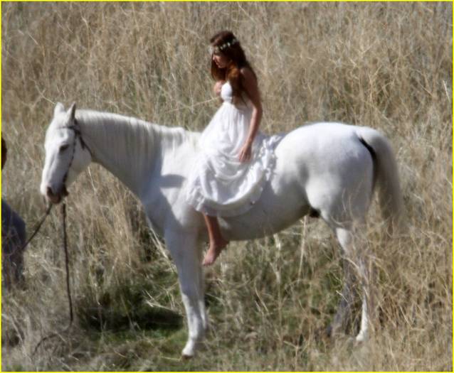 miley-cyrus-white-horse-photo-shoot-05