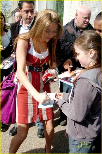 0 (401) - 00toate pozele mel cu miley cyrus00