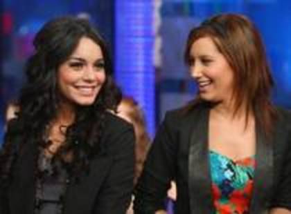 IJPEGBSLXYYAJHOBWPG - vanessa si ashley