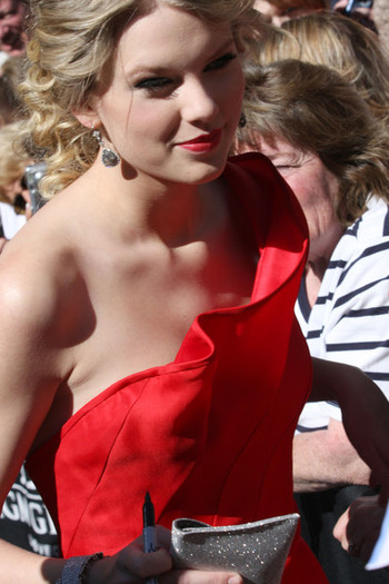 Celebrities+Arriving+ACM+Awards+Las+Vegas+BkaBwILckFtl