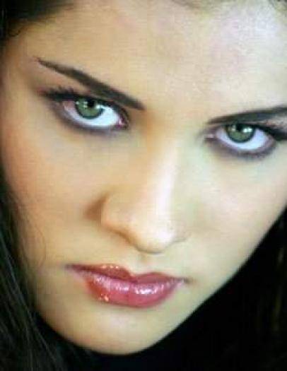 CHKCYKYEMAUBNNYQODW - Alejandra Lazcano