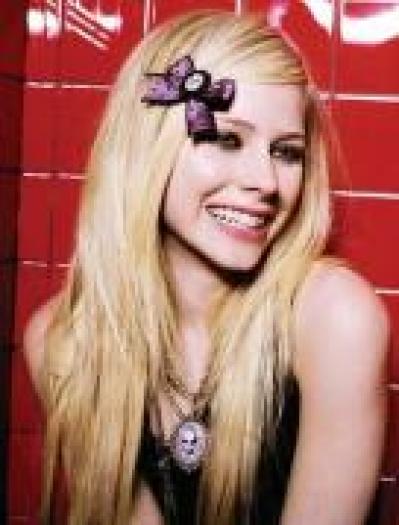 ZZSDVZFNZZEMJTUFFOV - alte poze cu avril lavigne