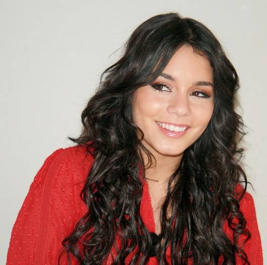 High School Musical 3 Photocall dyXqJpztwjNl - vanessa anne hudgens