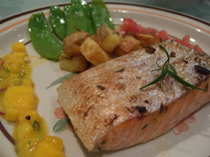 Thyme_and_Garlic_Grilled_Salmon_with_Mango_Salsa%2C_Rosemary_Potatoes_and_Snow_Peas_%28297986190%29