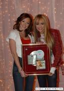 BXVFYCWEKIQLBMGHPQC - Miley cyrus 1