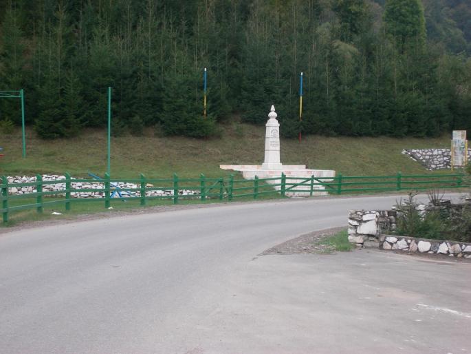 Rusca-Montana ,Monumentul Turismului ridicat in 1936 in muntii Poaian Ruscai