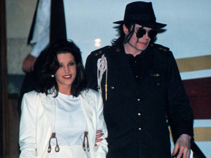 UCTNXIIFRWBSPIMCIQV - Michael Jackson si Lisa Marie Presley