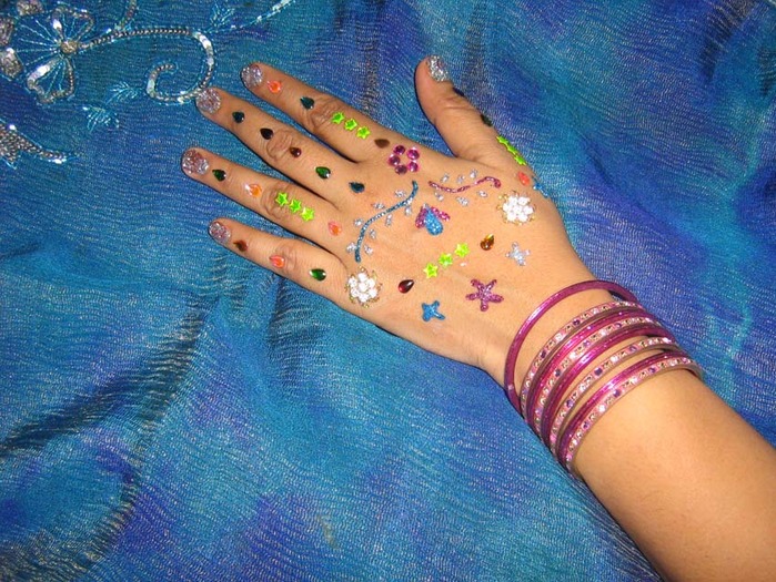henna8 - Henna pe care o au indiencele pe maini si pe picioare cand se marita