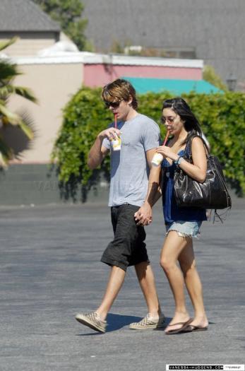 SCZVLWMZGZOFXNXZOVT - Vanessa and Zac