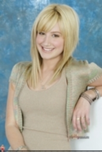 BIDUCWLASUHATTKBASX - ASHLEY TISDALE SEDINA FOTO 17