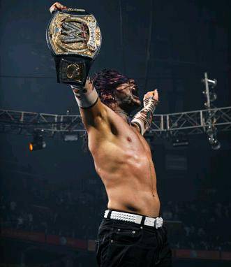 jeff-hardy-con-el-titulo-de-la-wwe-en-armaggedon