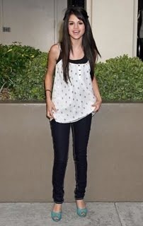 DYNLEUCMVVARBUTFICL - pictures Selena Gomez