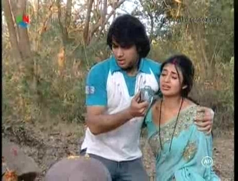 195_1_A_TA_PENTRU_TOTDEAUNA_SAGAR_SI_VIDYA_SUNT_UCISI.flv_000254300