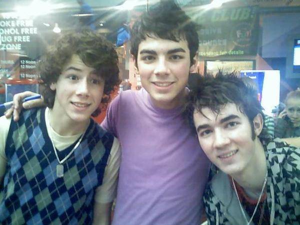 uofy - jonas brothers