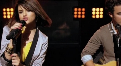 send9 - Poze Selena Gomez