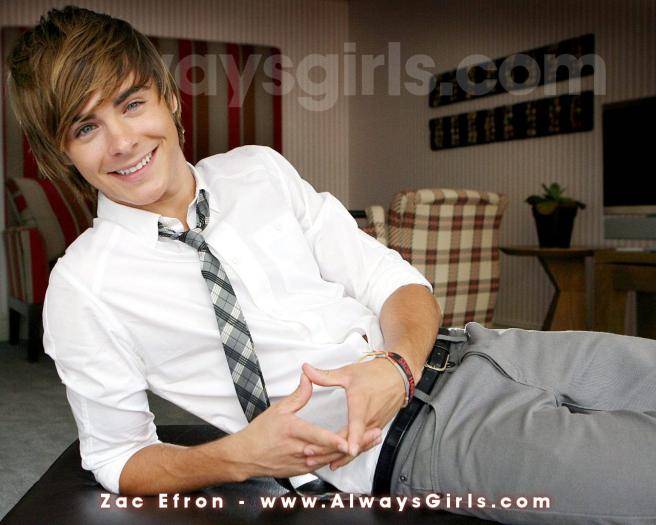 IVEFZDKHVVCCAYNHBMC - poze zac efron