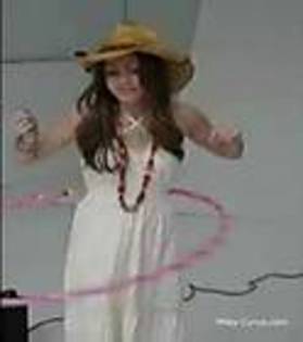 miley-cyrus_dot_com-boptv-2006photoshoot2-caps167 - miley 3