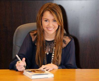 normal_booksigningla_06