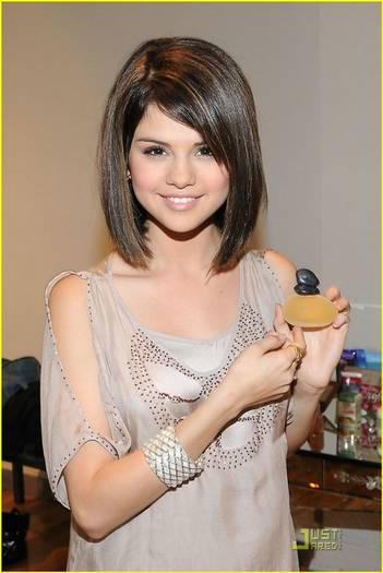 10e4w28 - Selena Gomez