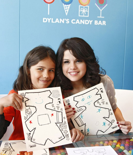 selenafan012 - The launch of Unices TrickTreat campaign