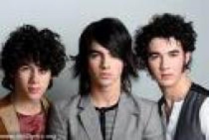 GLUEJUUUUSKUPEONUGO[1] - camp rock and Jonas Brothers