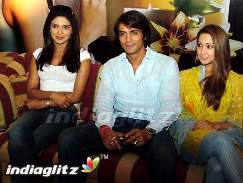 cONFERINTA DE PRESA YAKEEN:Priyanca,Arjun,Kim Sharma