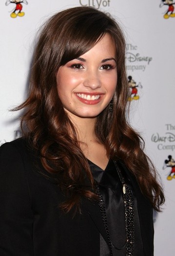 City+Hope+Benefit+Concert+Miley+Cyrus+Jonas+Uah8m0UzvUjl - 0-Demi Lovato-0