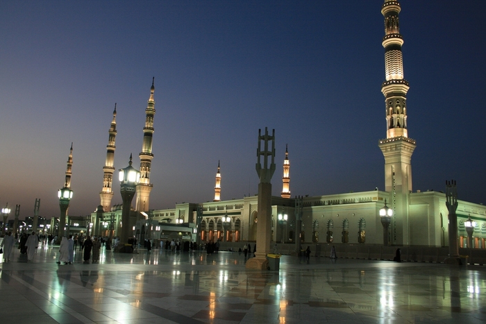 Masjid Al Nabawi in Madinah - Saudi Arabia (nightfall) - Islamic Architecture Around the World