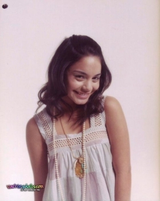 DJOVXVYAAYLVUIKURFQ - 0-Vanessa Hudgens-0