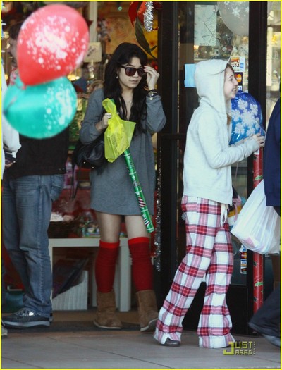 vanessa-hudgens-red-strockings-09 - Vanessa Hudgens Red Stocking Silly