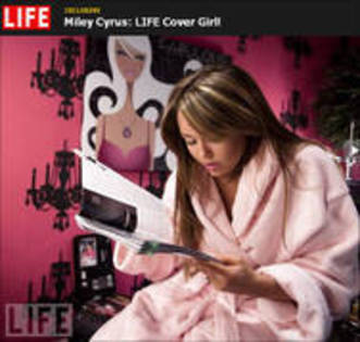 LPUQTNAWUGHQBXHSVMO - 0-Miley-Cyrus_fata super