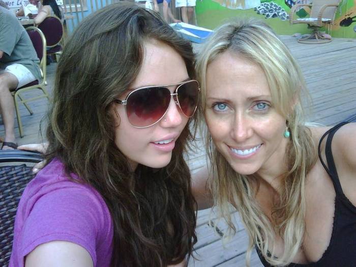 KECHIGXDFCIGJDPARYB - Miley personale