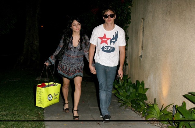 v6t9om - Zac Efron Vanessa Hudgens Its Ammore