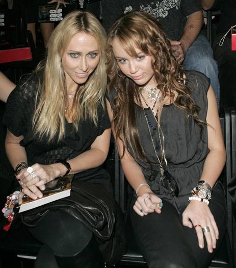 Miley Cyrus Heidi Klum Christian Audigier UNJyVHRgRkDl