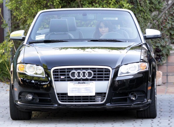 Vanessa+Hudgens+Out+Hollywood+4jFSGD1ekjJl