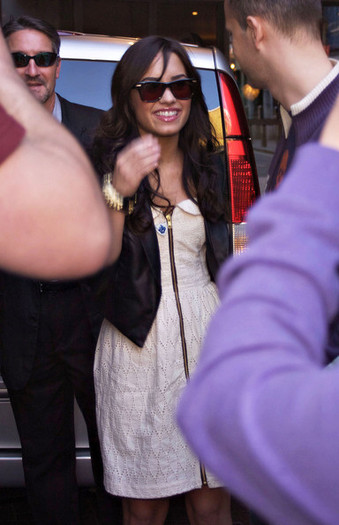 Demi+Lovato+Arriving+Soho+Hotel+E6VtdcD_3B5l - 0-Demi Lovato-0