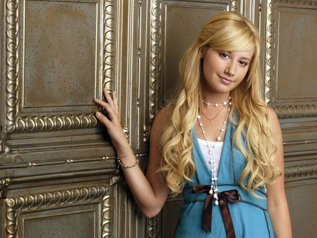 14835_Ashley-Tisdale_185_1600x1200_170308-Sk4tz